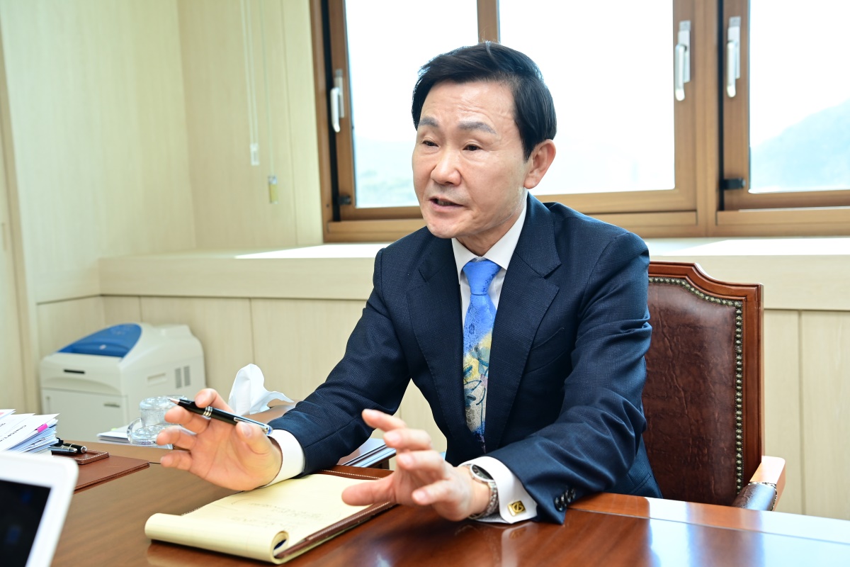 이남철 고령군수는 14일 "가야금의 발상지이자 악성 우륵의 고장에서 열리는 올해 고령대가야축제가 경북 대표 축제를 넘어 대한민국을 대표하는 축제로 거듭날 수 있도록 최선의 노력을 다하겠다"고 말했다.[고령군 제공]