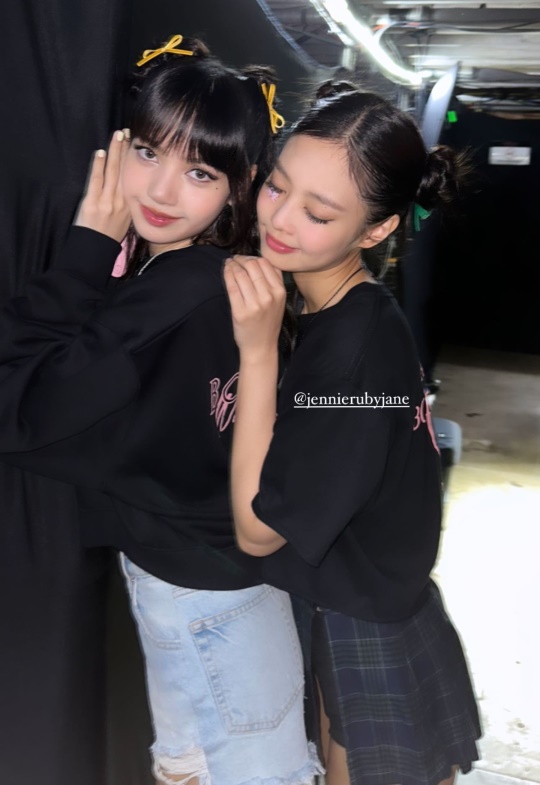 사진=리사 채널