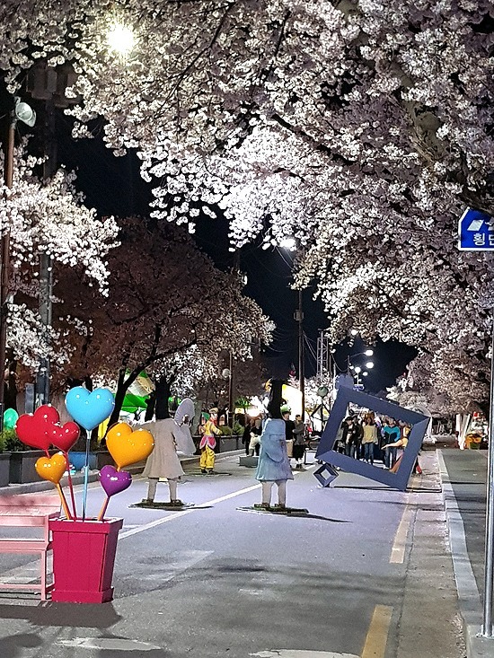 지난 2019년 안동벚꽃축제장에 설치된 포토존 (사진=김성권 기자]