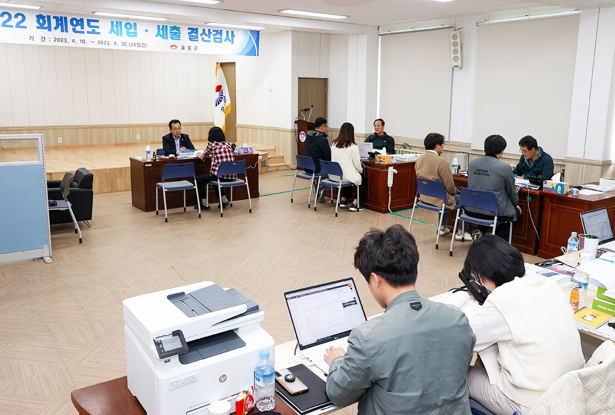 울릉군 의회가 지난 10일부터 20일간 ‘2022 회계연도 세입·세출 결산검사’를 하고 있다.(울릉군 의회제공)