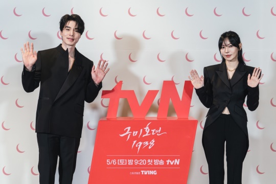 이동욱, 김소연/사진=cj enm