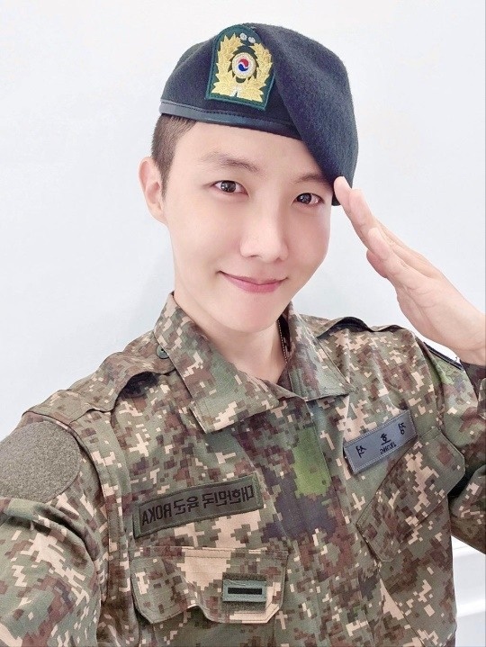 제이홉/사진=위버스