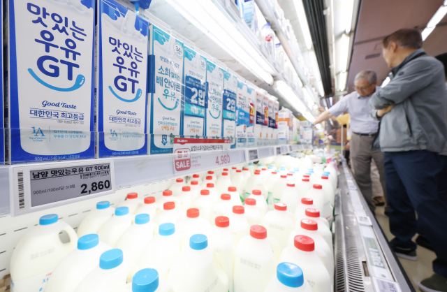 젖소부터 식탁까지…우유 1ℓ, 3000원으로 오르는 이유