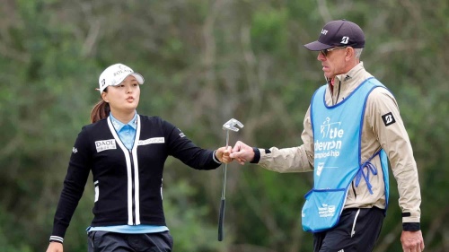 고진영과 캐디 데이비드 브루커. [사진=LPGA]