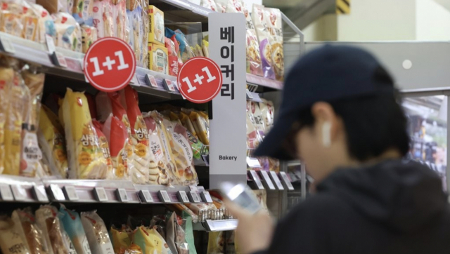 서울의 한 대형마트에 양산빵이 진열돼 있다. [연합]