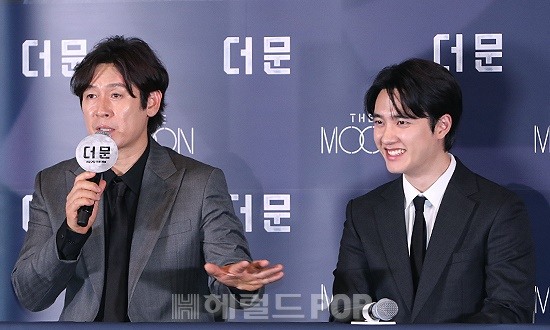 배우 설경구, 도경수/사진=민선유 기자