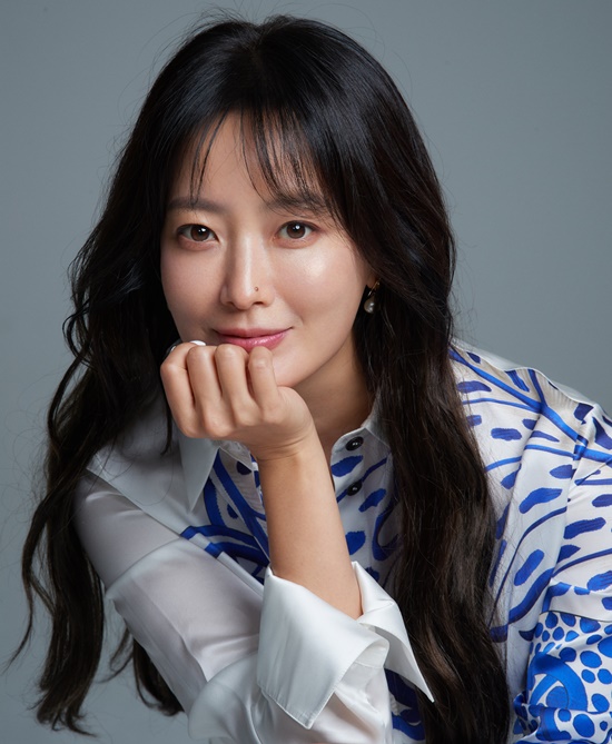 배우 김희선/사진=힌지엔터테이먼트 제공