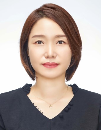 미용기능장 시험에 최종 합격한 임삼례씨.[호산대 제공]