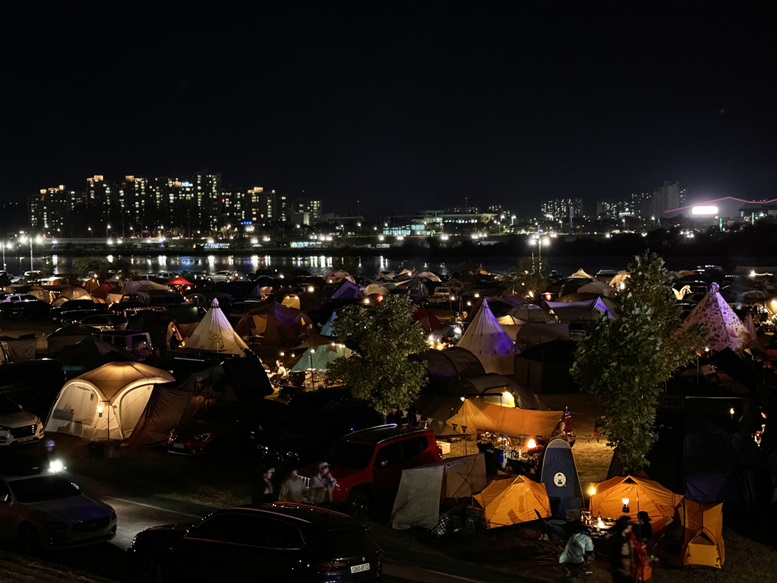 지난 13일부터 15일까지 경북 안동시 낙동강변공원에서 국내 최대 규모의 캠핑 문화축제인 제16회 고아웃 캠프가 열렸다.(안동시 제공)