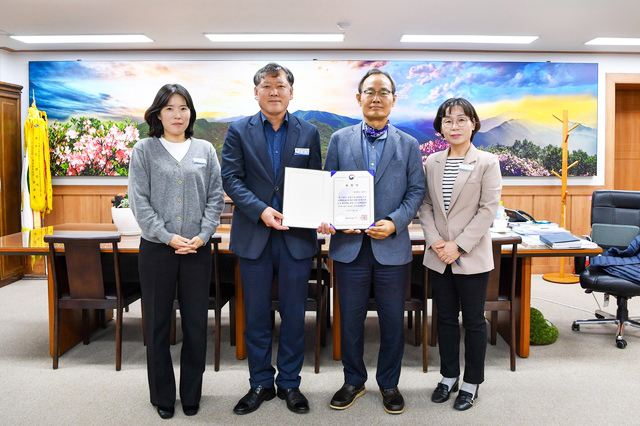 영주시가 ‘2023년 전통시장 및 상점가 활성화’ 공로로 지방자치단체 부문에서 행정안전부 장관상을 수상했다. (영주시 제공)