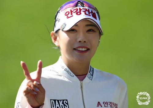 이틀 연속 선두를 달린 상금랭킹 60위 이채은2. [사진=KLPGA]