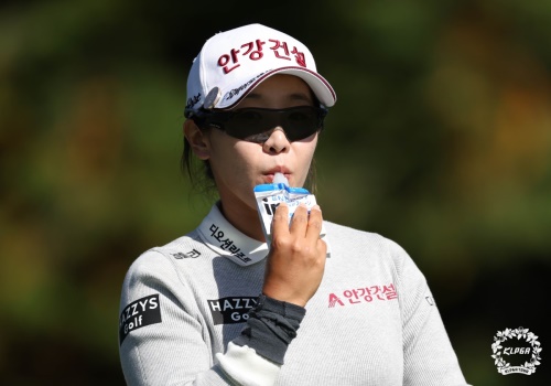 2주 연속 우승 기회를 잡은 임진희. [사진=KLPGA]