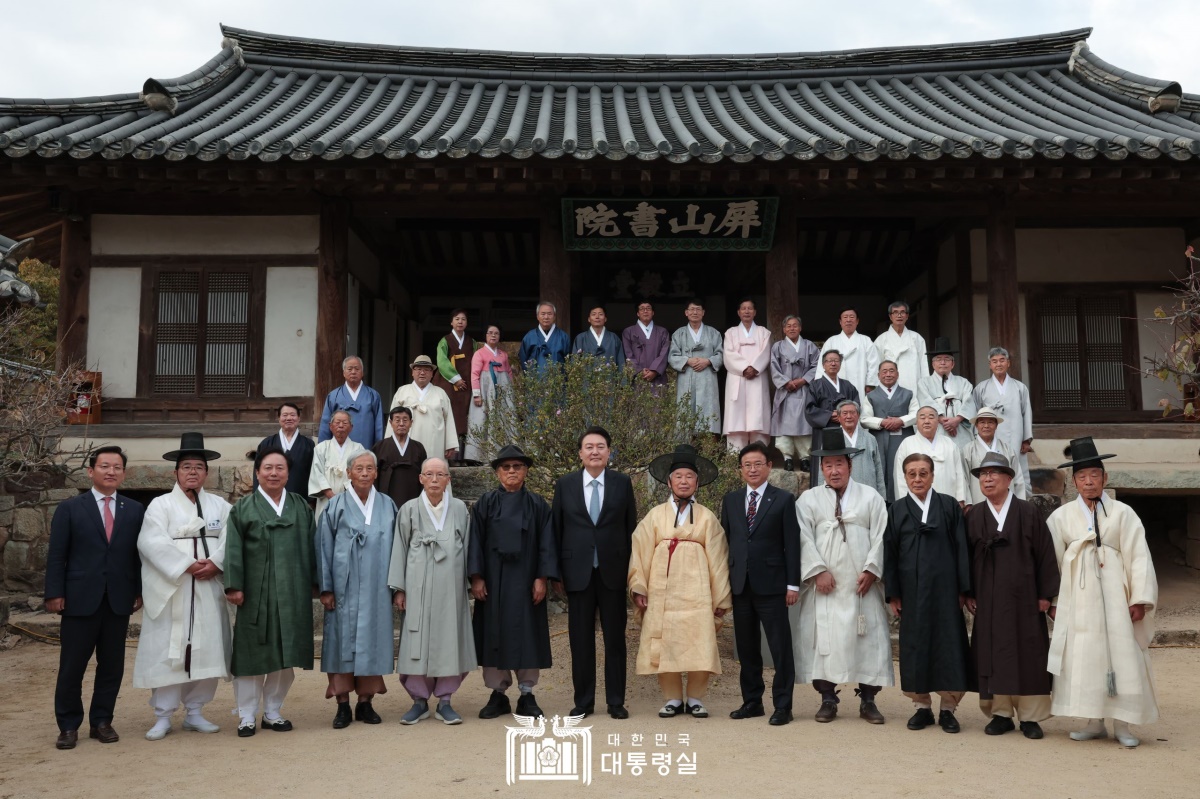 한국정신문화의 수도 안동에 대한민국 정치 리더들이 잇따라 방문하면서, 바이오와 관광산업을 기반으로 한 안동의 새로운 변화에도 관심이 모이고 있다. (대통령실 제공)