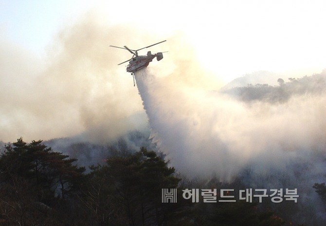 20일 낮 12시 50분께 경북 봉화군 소천면 죽미산 5부 능선상에서 발생한 산불이 1시간 15분만에 잔화됐다  사진은 특정기사내용과 관계없음(헤럴드 DB)