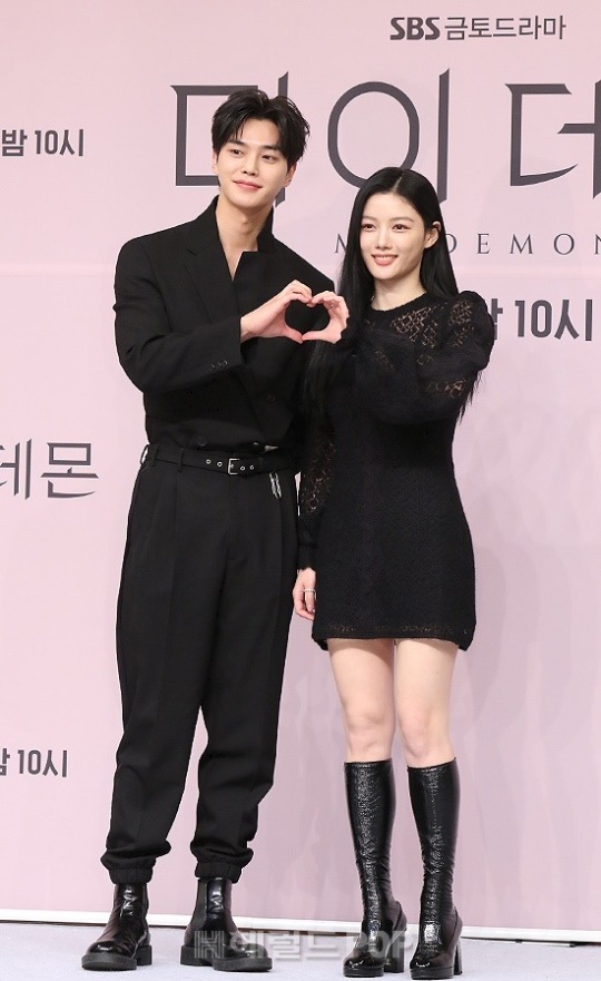 송강, 김유정/사진=민선유 기자