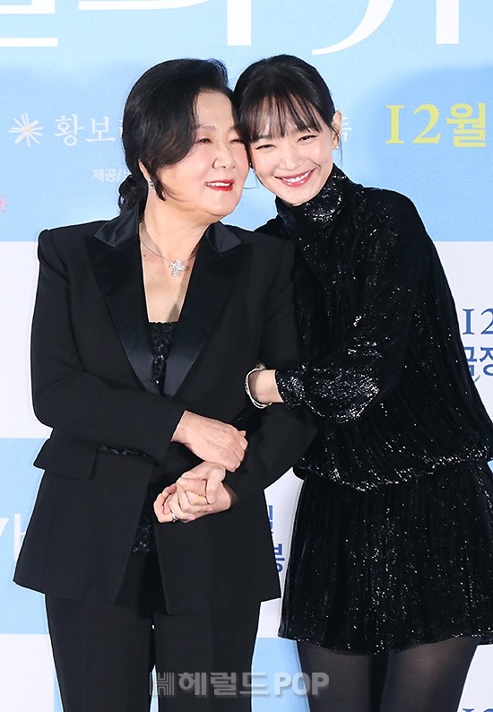 배우 김해숙, 신민아/사진=민선유 기자
