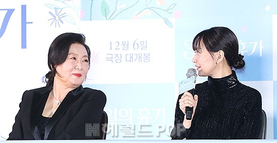 배우 김해숙, 신민아/사진=민선유 기자