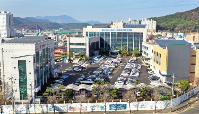 칠곡군청사 전경.[칠곡군 제공]