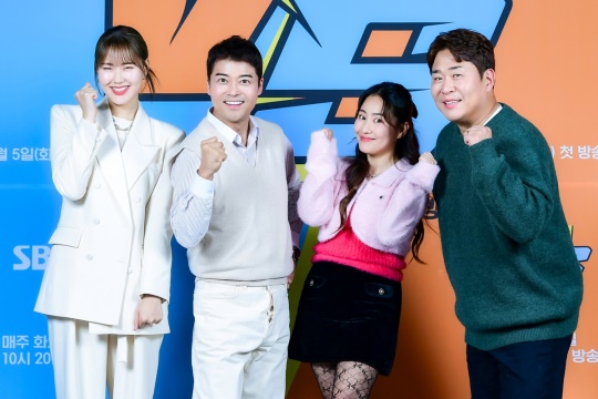 엄지윤, 전현무, 조현아, 문세윤/사진=SBS