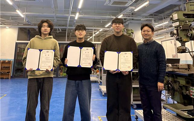 서유석(왼쪽부터), 김지훈, 김대연 학생, 김종현 교수.[계명대 제공]