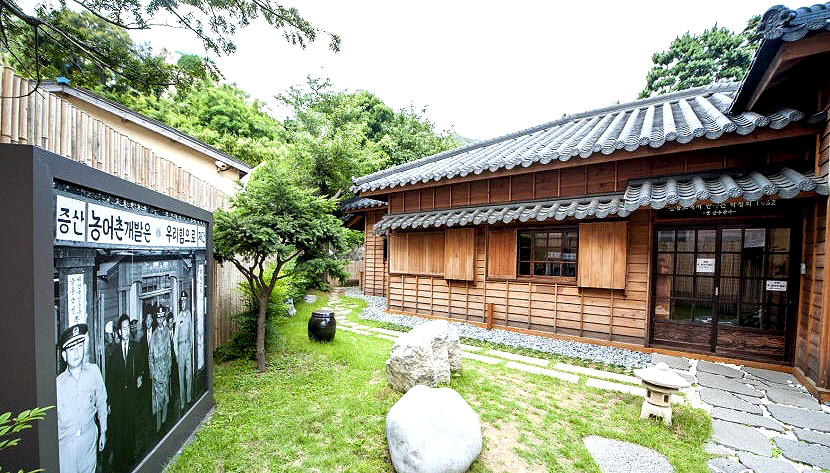 울릉읍 도동 시가지에  위치한 박정희장군 기념관