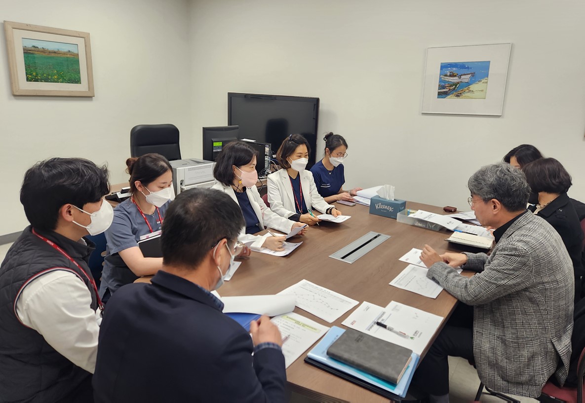 대구시는 11일 칠곡경북대병원 소아전문응급의료센터에서 현장의 애로사항을 청취하고 개선방안을 논의하는 등 소아응급의료체계 개선을 위한 업무협의를 가졌다.[대구시 제공]