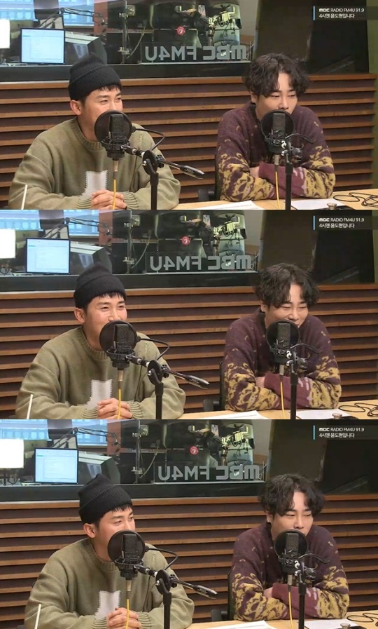 '4시엔' 보이는 라디오 캡처