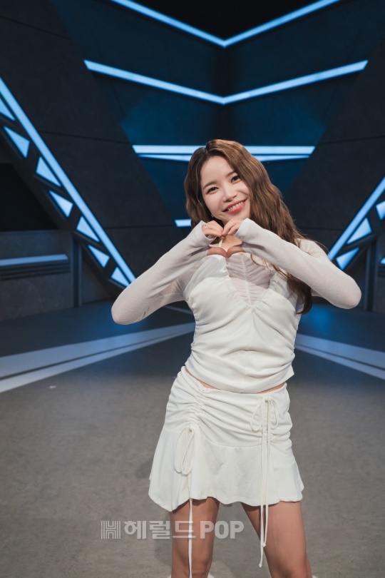 솔라/사진=더라이프 제공