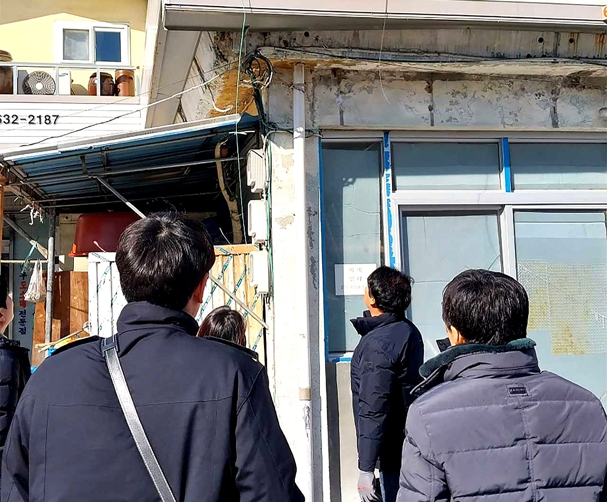 영주시가 설명절을 앞두고 오는 31일까지 전통시장 등 총 14곳을 대상으로  안전점검에 나섰다(영주시 제공)