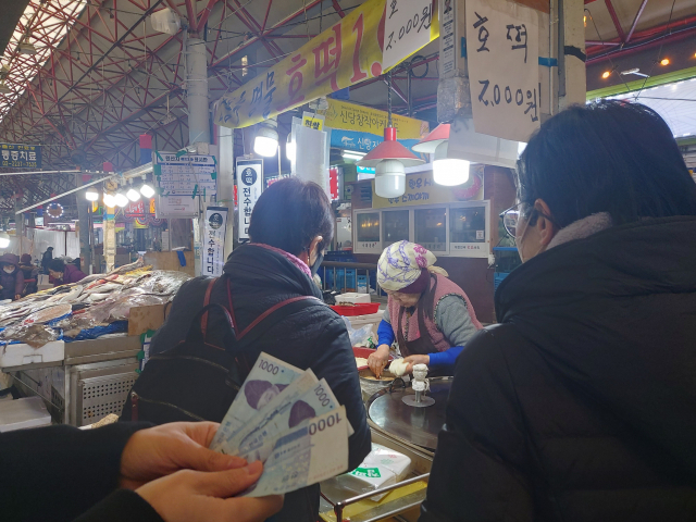 뭐가 다르길래? ‘힙당동’ 신당시장에서 길을 묻다