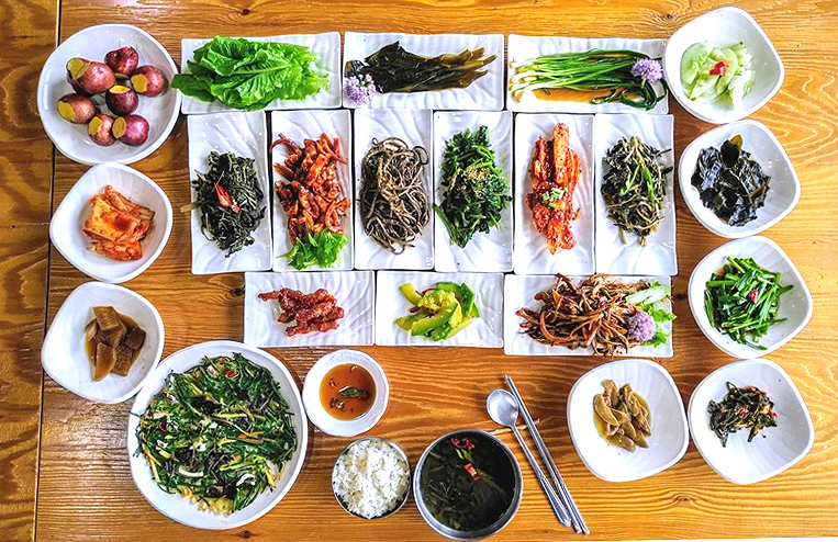 ‘맛의방주’에 등재된 품목과 함께 울릉도산 나물로 만든 토종밥상