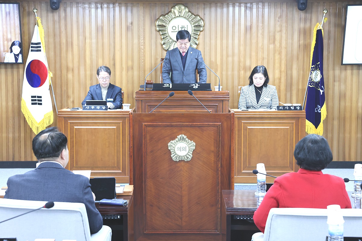 22일 심재연 영주시 의회의장이 제278회 임시회 폐회를 선언하고 있다(영주시 의회제공)