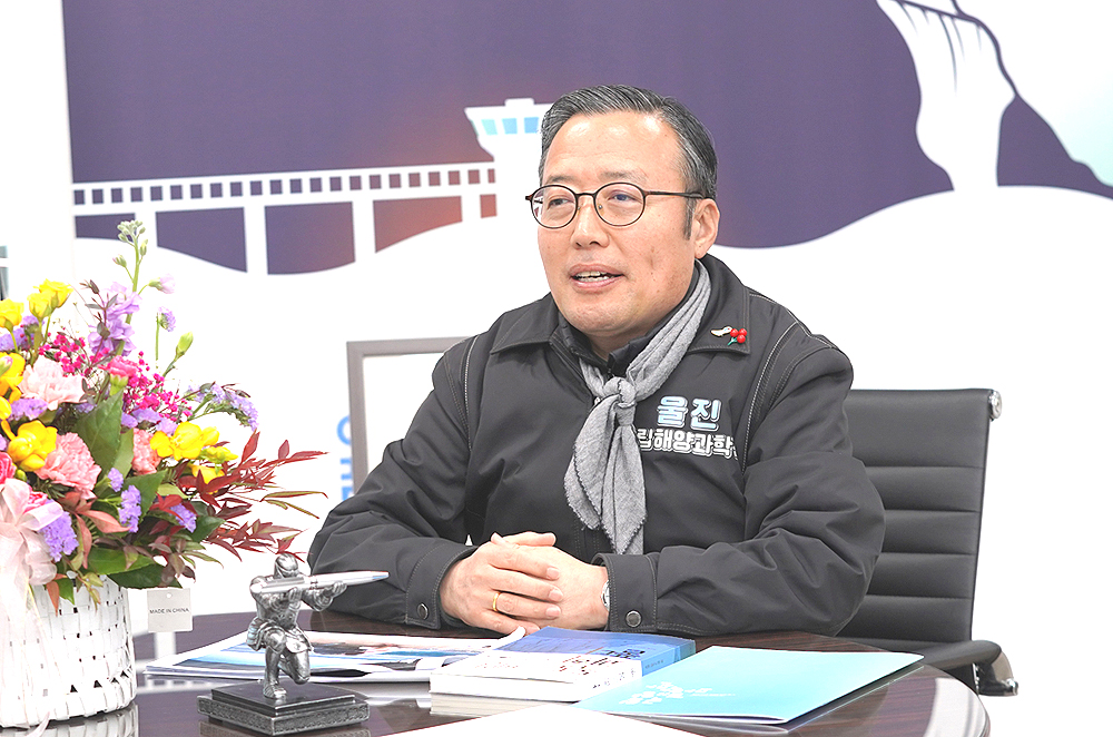 김외철 관장이 본지와 인터뷰 하고 있다,