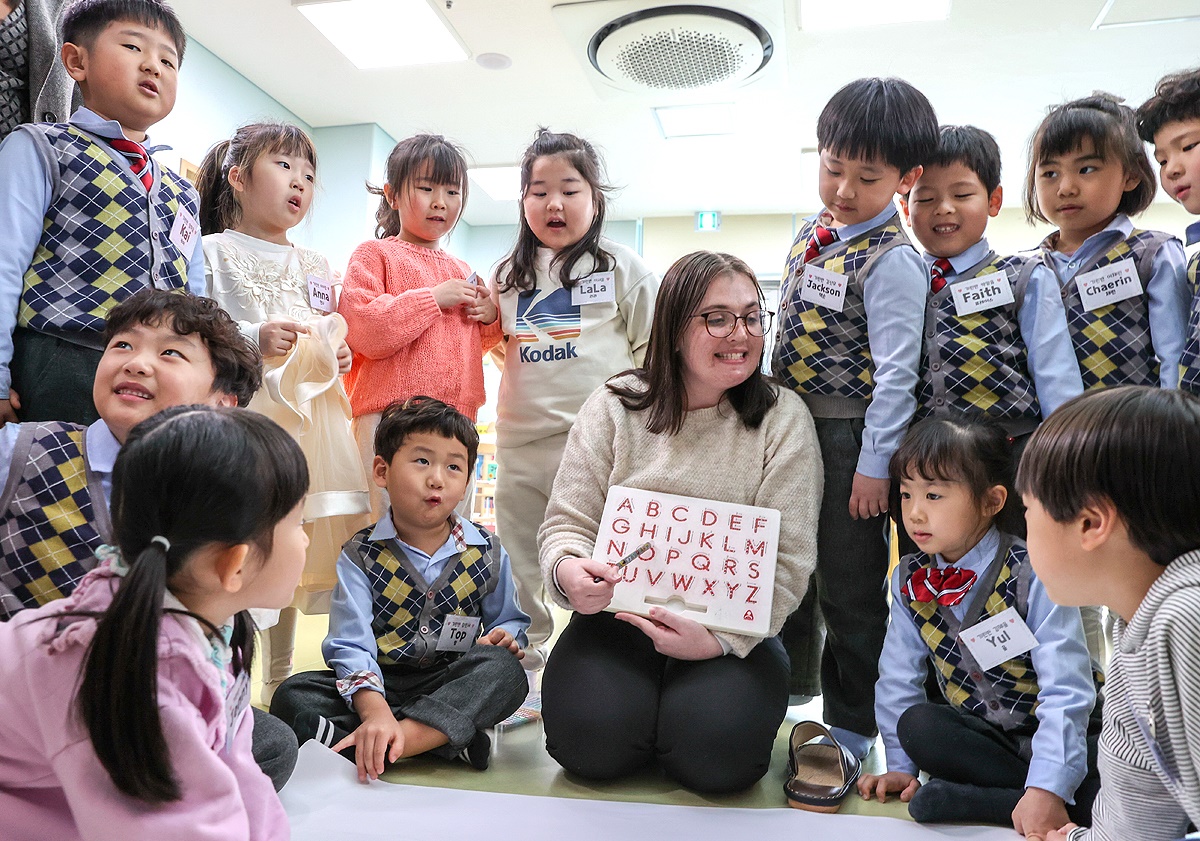 의성군이 경북 지자체 최초 어린이집 원어민 영어교실을 운영한다(의성군 제공)