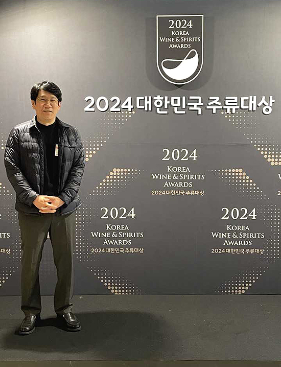 백경락 상주 상선주조 대표가 5일 오전 서울 웨스턴조선호텔에서 열린 '2024 대한민국 주류대상 전통주류 탁주 생막걸리 부분'에서 대상을 수상했다. (상선주조 제공)