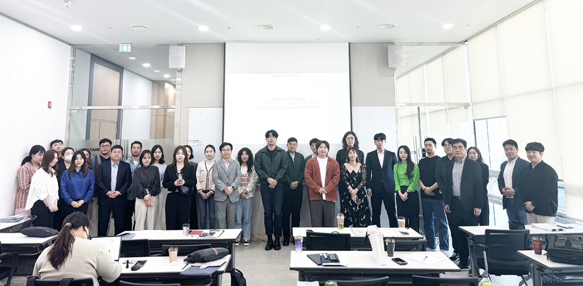 사업설명회를 마치고 기념촬영하는 관계자들.[대구한의대 제공]