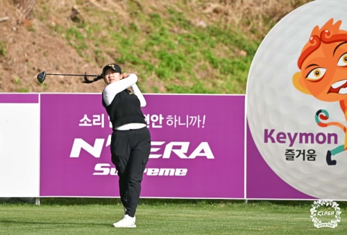 14번 홀서 티샷을 날리고 있는 한지원. [사진=KLPGA]