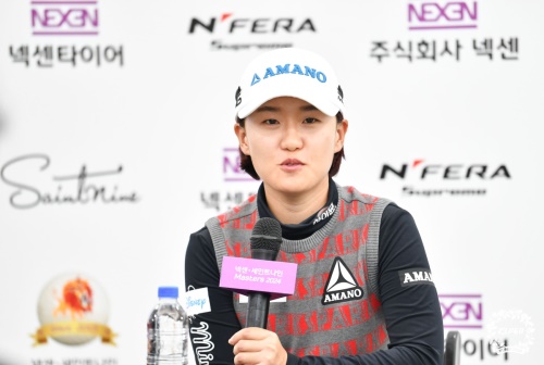 공동 선두에 오른 뒤 인터뷰중인 최은우. [사진=KLPGA]