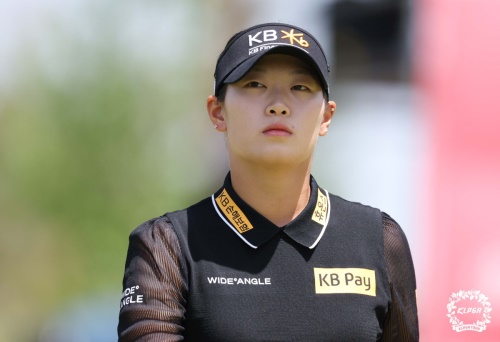 선두 이정민을 1타 차로 추격하며 최종라운드를 맞게 된 방신실. [사진=KLPGA]