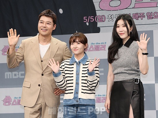전현무, 장하린 PD, 이해리/사진=민선유 기자