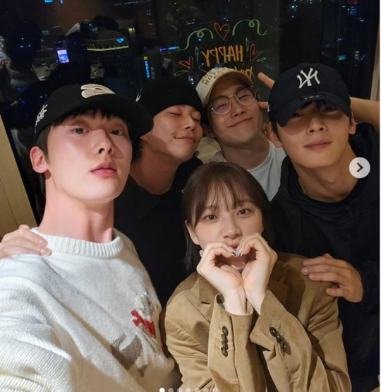 윤산하 채널