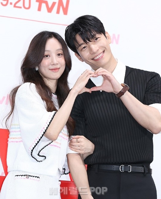 정려원, 위하준/사진=민선유 기자