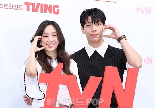 정려원, 위하준/사진=민선유 기자