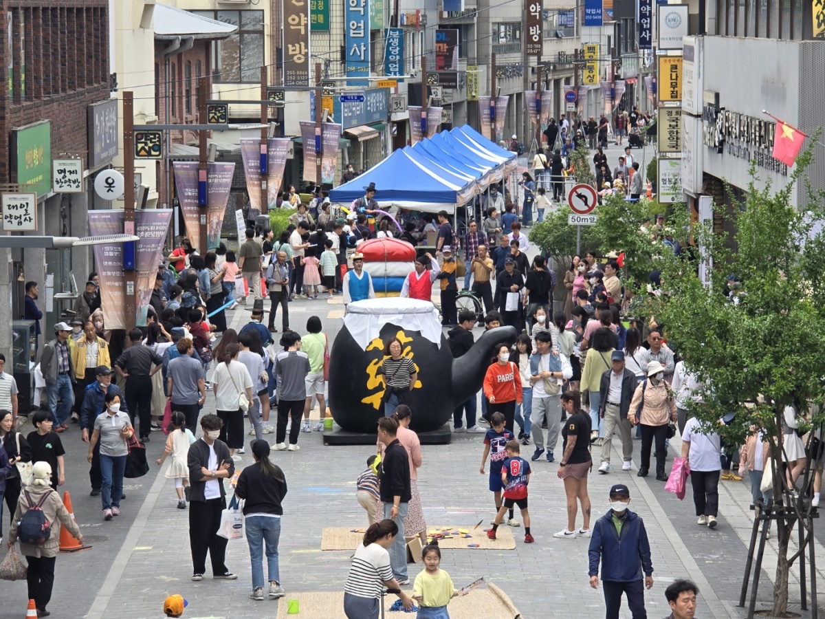 '2024 대구약령시 한방문화축제'가 열린 약령시 거리 모습.[대구시 제공]