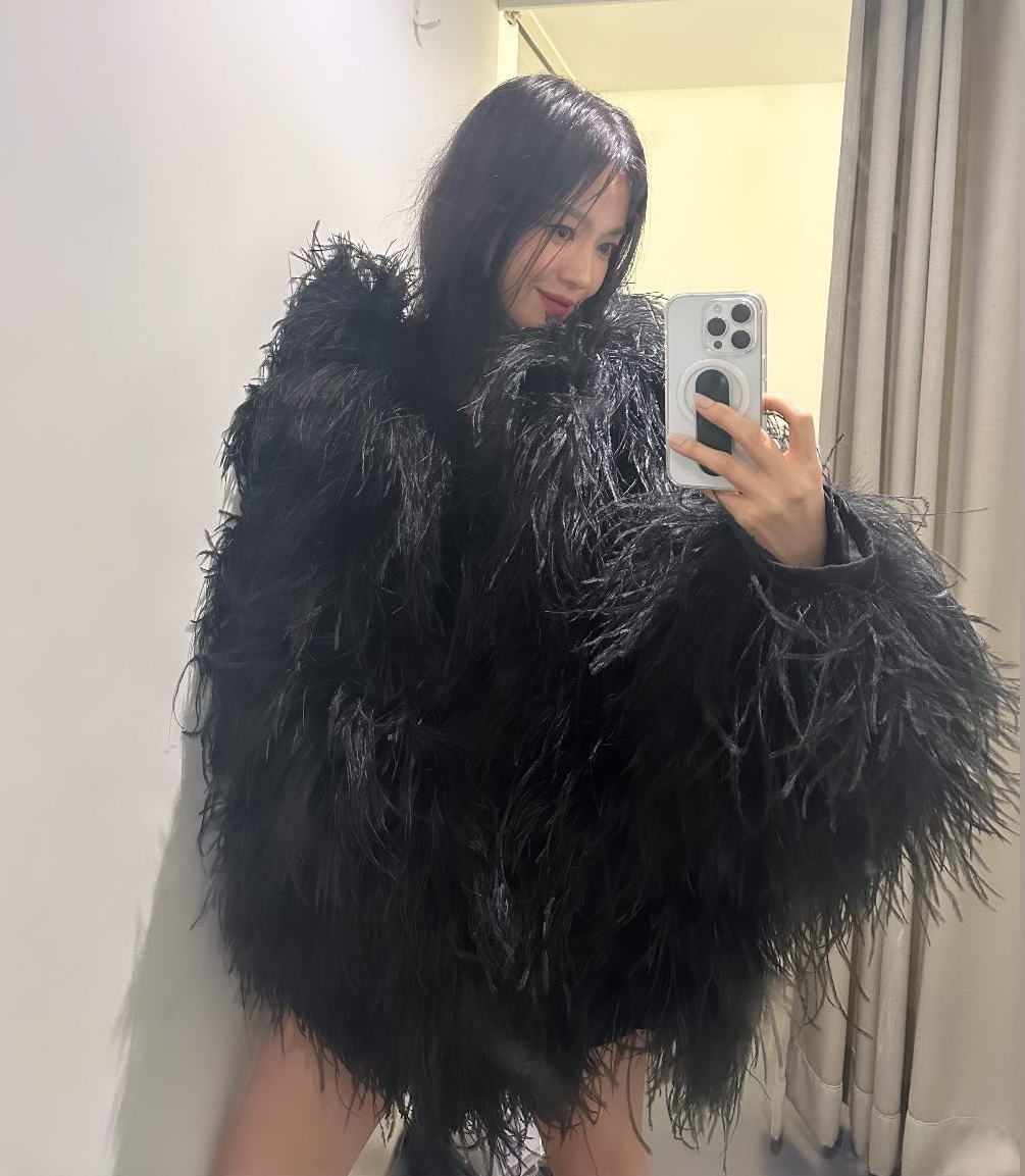 송혜교, 전에 없던 파격 섹시..아찔 하의실종에 글래머 강조까지 - 헤럴드 POP