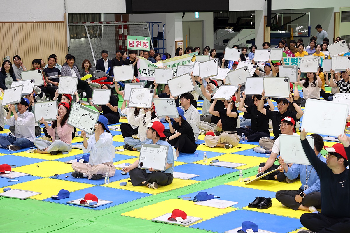 상주실내체육관(구관)에서 소속 직원 500여 명을 대상으로 청렴 지식 수준 향상을 위한‘도전! 청렴 골든벨’을 개최했다.(상주시 제공)