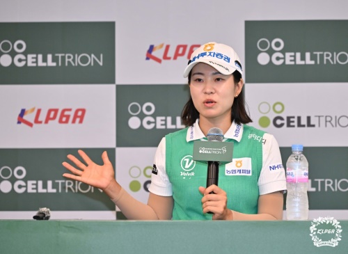 1라운드를 마친 후 인터뷰중인 박민지. [사진=KLPGA]