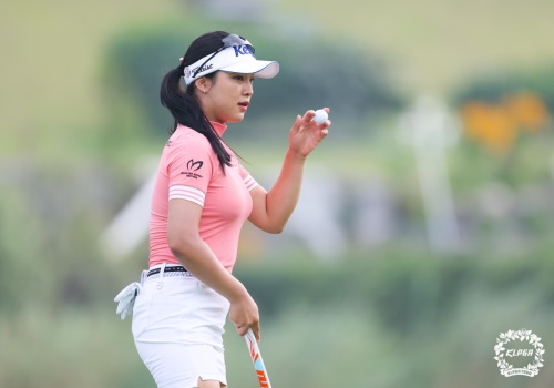 대회 첫날 8언더파를 몰아쳐 공동 선두에 오른 윤이나. [사진=KLPGA]