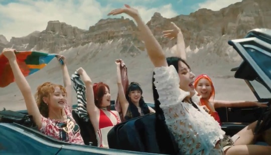 (여자)아이들 '클락션' MV 캡처