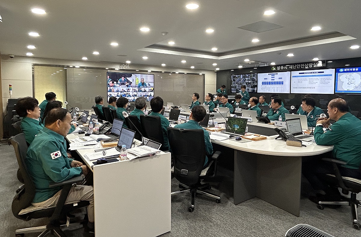 상주시는 지난 12일, 18개 협업부서장 및 24개 읍면동장이 참석한 가운데 ‘여름철 재난대비 점검회의’를 개최했다(상주시제공)
